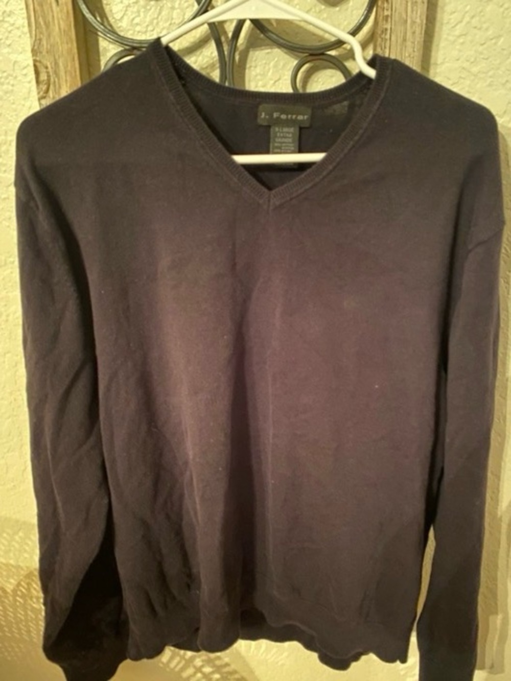 jf j.ferrar Men’s V-Neck Sweater -black